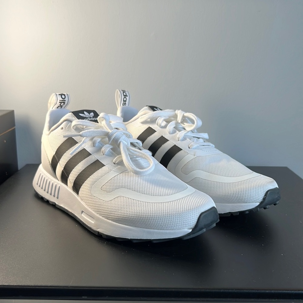 Adidas Sneakers